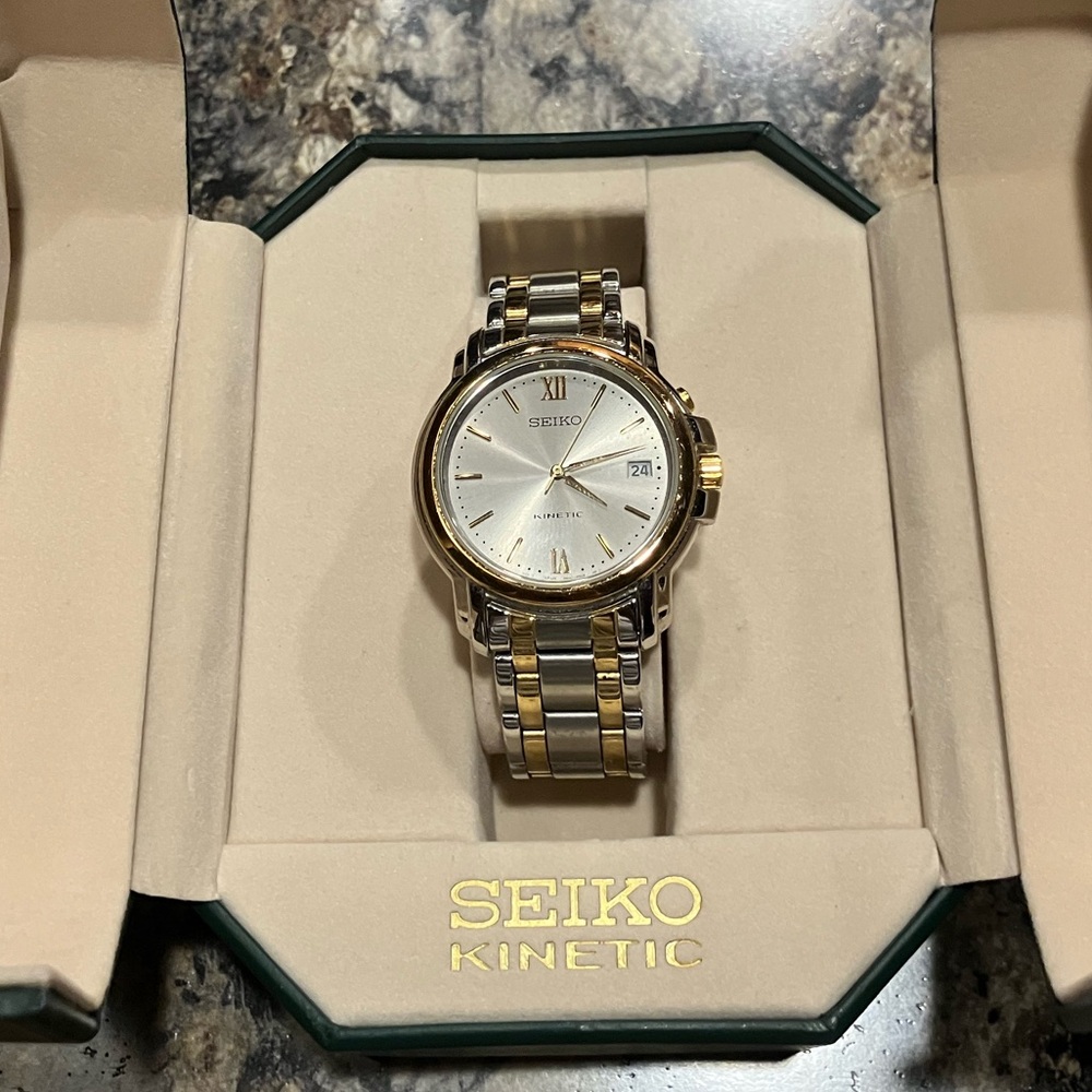 Seiko Kinetic 5m42-0j69